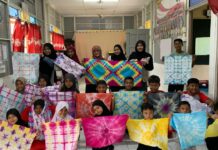 Mahasiswa UMS Lestarikan Batik Jumputan di Negeri Jiran