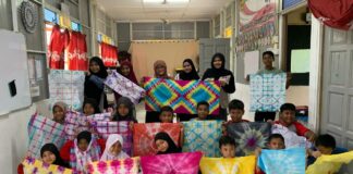 Mahasiswa UMS Lestarikan Batik Jumputan di Negeri Jiran