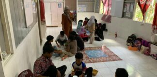Mahasiswa UMS Ajarkan Sains Lewat Eksperimen Es Krim