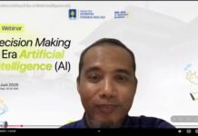 Kholid Haryono Berbagi Tips Membuat Keputusan di Era AI Kholid Haryono saat menyampaikan materi Webinar mengangkat tema 'Decision Making di Era Artificial Intelligence,' Sabtu (6/6/2026). (foto : istimewa)