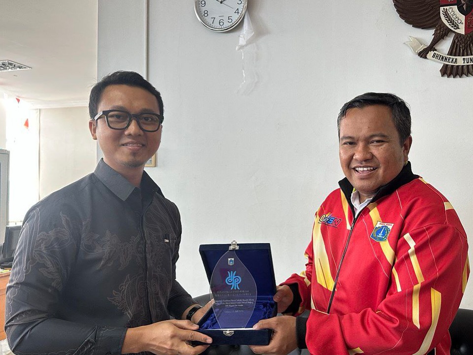 Generasi Cerdas Indonesia (GCI) Muhamad Ramadhona bersama Kasudin Wil II Pendidikan Jakarta, Bambang Eko Prabowo