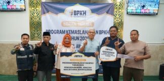 Sinergi BPKH RI Dan Lazismu Serahkan Bantuan Ambulan Jenazah Untuk Masjid Darul Ikrom Depok Sleman