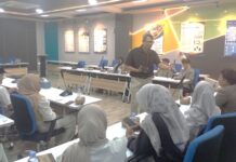 MTI UII Tingkatkan Kemampuan Mahasiswa Membuat Putusan Strategis Berdasar Big Data Adityanto Prayogo saat menyampaikan materi 'Workshop Pengambilan Keputusan' di Prodi MTI FTI UII, Sabtu (11/7/2026). (foto : istimewa)