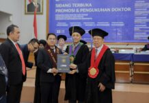 Doktor Pertama Unimugo Dikukuhkan UMS, Teliti Obat Aborsi Ilegal