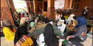Mahasiswa KKN UMS Bekali Ibu Balita Pertolongan Pertama Tersedak
