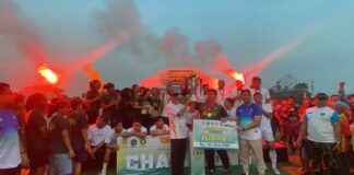 Rektor UMS Serahkan Trofi Juara Wonorejo Cup IV