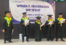 Lansia 74 Tahun Lulus ESA, Semangat Belajar Menginspirasi