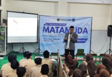 Bawaslu Solo Ajak Santri Jadi Pelopor Demokrasi Berintegritas