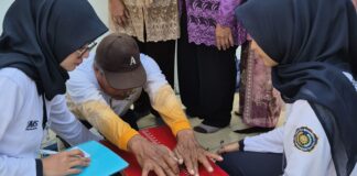 Mahasiswa Fisioterapis UMS Ajak Lansia Tetap Lentur dan Sehat