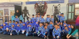 Siswa SD Muhammadiyah 24 Solo Jelajahi Pameran Museum Keliling