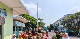 IPM Kids SD Muhammadiyah 12 Pamulang Turun Jalan Bagikan Berkah Jum’at