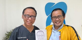 Guru Besar UGM Prof. Ahmad Syaify Luncurkan Buku Dokter Multitalenta Tepat pada Hari Ulang Tahunnya Prof. Dr. Ahmad Syaify dan Rochmad Widodo
