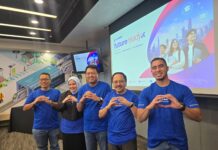 XLSMART Perluas Female Future Leader 2026, Bidik 200 Ribu Pendaftar untuk Cetak Pemimpin Perempuan Masa Depan (ki-ka) : Head of Corporate CSR & Channel Strategy XLSMAR, Dani Miftahul Akhyar; Corporare CSR & Channel Strategy XLSMART, Adelia Theresa Panjaitan; Direktur & Chief People Officer XLSMART, Jeremiah Ratadhi; Direktur & Chief Reguatrory Officer XLSMART, Merza Fachys; dan Group Head Corporate Communications & Sustainability XLSMART, Reza Mirza, dalam sesi foto peluncuran Female Future Leader 2026 batch 2.