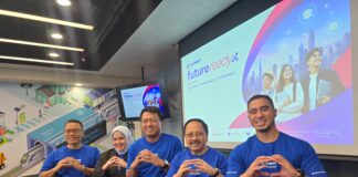 XLSMART Perluas Female Future Leader 2026, Bidik 200 Ribu Pendaftar untuk Cetak Pemimpin Perempuan Masa Depan (ki-ka) : Head of Corporate CSR & Channel Strategy XLSMAR, Dani Miftahul Akhyar; Corporare CSR & Channel Strategy XLSMART, Adelia Theresa Panjaitan; Direktur & Chief People Officer XLSMART, Jeremiah Ratadhi; Direktur & Chief Reguatrory Officer XLSMART, Merza Fachys; dan Group Head Corporate Communications & Sustainability XLSMART, Reza Mirza, dalam sesi foto peluncuran Female Future Leader 2026 batch 2.