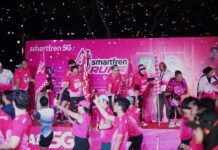 SMARTFREN RUN 2026 Diikuti 7.500 Pelari, XLSMART Perkuat Kedekatan dengan Pelanggan Lewat Gaya Hidup Sehat Direktur & Chief People Officer XLSMART, Jeremiah Ratadhi (kedua dari kiri); Direktur & Chief Regulatory Officer XLSMART, Merza Fachys (ketiga dari kiri) bersama jajaran Manajemen XLSMART melepas sebanyak 7.500 pelari pada ajang SMARTFREN RUN 2026 di Plaza Parkir Timur Gelora Bung Karno (GBK), Jakarta, Minggu (5/7).