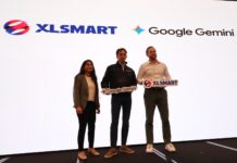 XLSMART Gandeng Google, Pelanggan XL, AXIS, dan SMARTFREN Nikmati Google Gemini Plus Gratis 6 Bulan (Ki-ka) Gemini lead APAC, Charu Joshi ,Chief Marketing Officer XLSMART, Alfons Bosch Sansa bersama dengan Director Gemini Strategy, David Rokeach dalam acara press conference kolaborasi antara XLSMART dengan Google di Jakarta, Selasa (21/7).