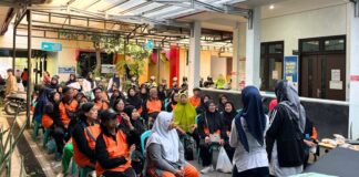Mahasiswa Profesi Fisioterapi UMS Edukasi Lansia Cegah Osteoarthritis Lutut
