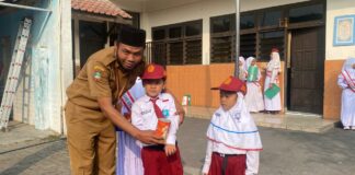 Kencleng Surga Warnai Upacara Perdana SD Muhammadiyah 24 Gajahan