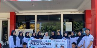 Mahasiswa Profesi Fisioterapi UMS Skrining Skoliosis Remaja di Lima Posyandu