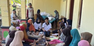 Mahasiswa Profesi Fisioterapi UMS Edukasi Osteoarthritis Lutut Lansia