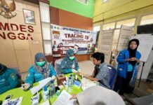 Mahasiswa KKN Kelompok 1 Universitas Serasan Dampingi Tracing TB di Desa Lingga