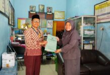 Lazismu SD Muhammadiyah PK Solo Bantu Pendidikan Empat Murid TK