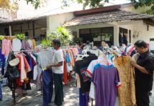 Dapat Baju untuk Anak, Warga Rasakan Hangatnya Solidaritas