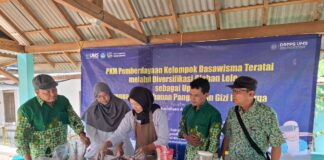 UMS Latih Dasawisma Olah Lele Jadi Produk Bernilai Jual