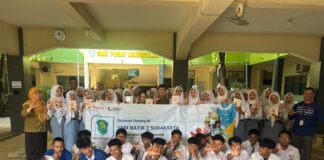 Mahasiswa PLP UMS dan SMK Batik 2 Surakarta Perkuat Literasi