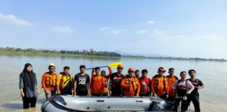 KOKAM dan MDMC Solo Latih Kemampuan Water Rescue