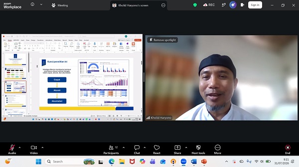 Kholid Haryono saat memaparkan hasil penelitian desertasi kepada wartawan secara virtual, Jumat (31/7/2026). (foto : istimewa)