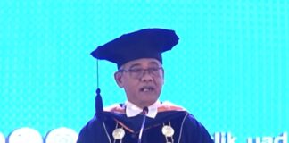 Lulusan UAD Wajib Manfaatkan AI untuk Tingkatkan Produktivitas Rektor UAD, Prof Muchlas saat menyampaikan sambutan pada Wisuda Periode IV di JEC Yogyakarta, Sabtu (1/8/2026). (foto : screehshot/youtube/heri purwata)