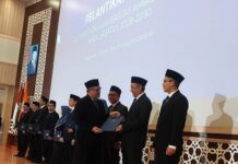 Rektor UAD Lantik 11 Dekan, Harapkan Pertahankan Akreditasi Unggul Rektor UAD, Prof Muchlas saat melantik 11 Dekan Periode 2026-2030 di Kampus 4 Yogyakarta, Selasa (4/8/2026). (foto : heri purwata)