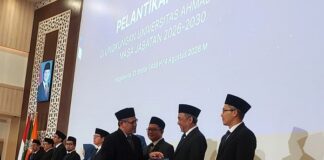 Rektor UAD Lantik 11 Dekan, Harapkan Pertahankan Akreditasi Unggul Rektor UAD, Prof Muchlas saat melantik 11 Dekan Periode 2026-2030 di Kampus 4 Yogyakarta, Selasa (4/8/2026). (foto : heri purwata)