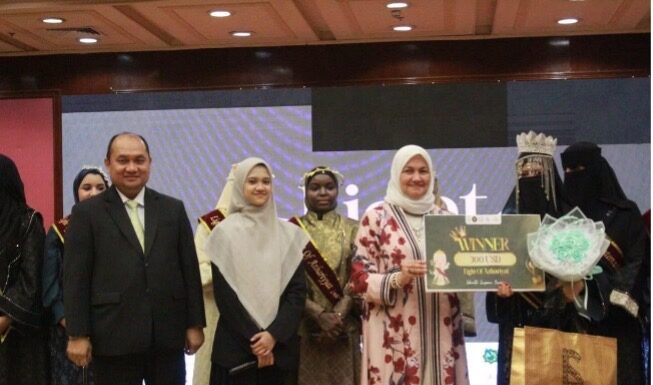 Diikuti 9 Negara, Perwakilan Indonesia Siti Maryam Raih Juara dalam Ajang Miss Azhar 2026 di Cairo