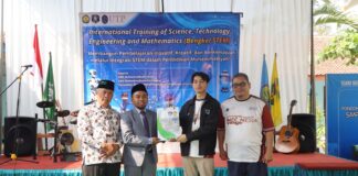 Bukan Sekedar Ngaji, Santri PP Darul Arqom Purworejo Belajar STEM dari Malaysia