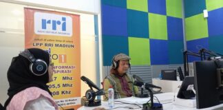 Wakil Rektor UMJT Jadi Pembaca Berita RRI Madiun