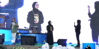 Ribuan Mahasiswa Baru UMS Belajar Bahasa Isyarat