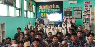 Dosen UMJT Ajarkan Siswa SMAN Mejayan Kelola Keuangan