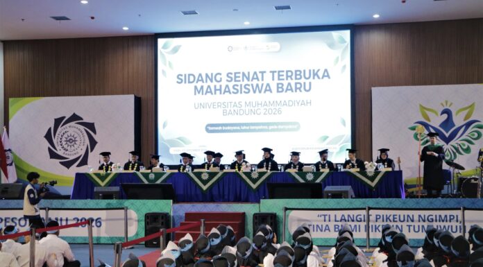 Ribuan Mahasiswa Baru UM Bandung Resmi Dikukuhkan
