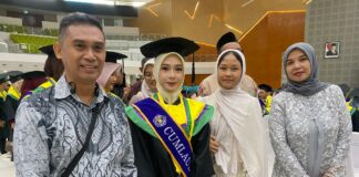Afrilia Lulus Cumlaude di UMS, Orangtua: Ilmunya Harus Bermanfaat
