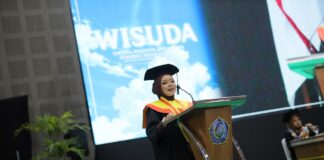 Wisudawan Farmasi UMS Serukan Perempuan Berani Memimpin