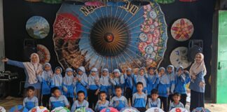 Siswa SD Muhammadiyah PK Banyudono Belajar Seni Payung Lukis