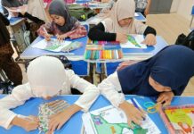 Murid SD Muhammadiyah PK Solo Sulam Peta Indonesia dengan Motif Batik