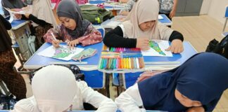Murid SD Muhammadiyah PK Solo Sulam Peta Indonesia dengan Motif Batik