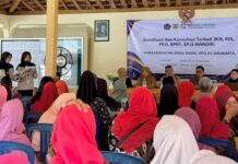 Kesmas UMS Bantu Warga Alasombo Pahami JKN, BPJS, KIS, dan PKH