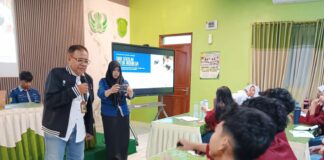 Bawaslu Solo Ajak Siswa SMK Batik 1 Naik Level Berdemokrasi
