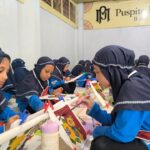 82 Murid SD Muhammadiyah PK Solo Belajar Membatik di Laweyan