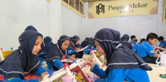 82 Murid SD Muhammadiyah PK Solo Belajar Membatik di Laweyan