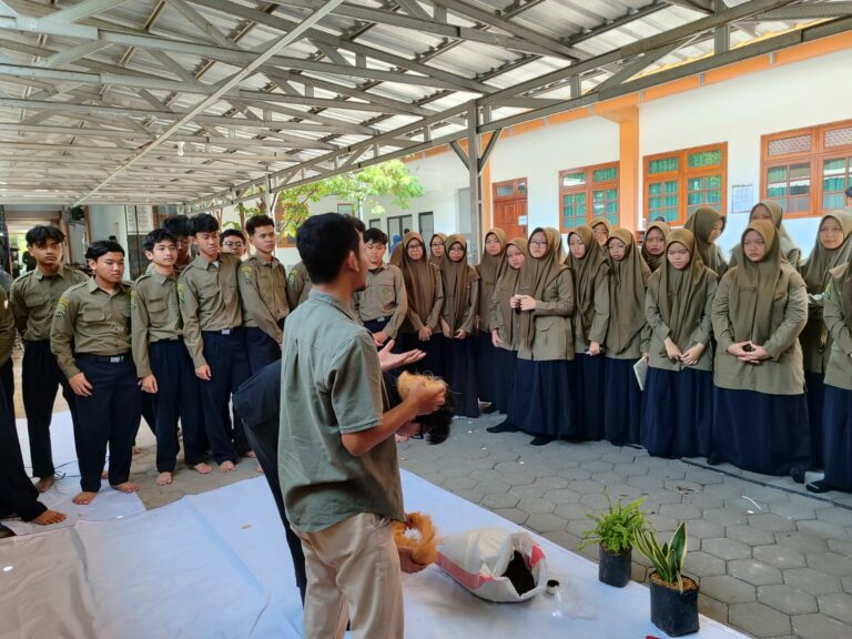 Siswa SMA Muhammadiyah PK Kottabarat Belajar Bisnis Ramah Lingkungan